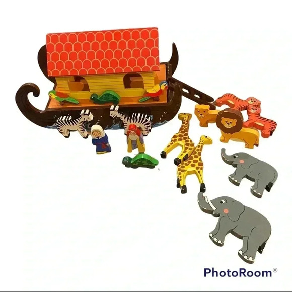 Wooden vintage Noah’s ark and animals - Picture 1 of 1